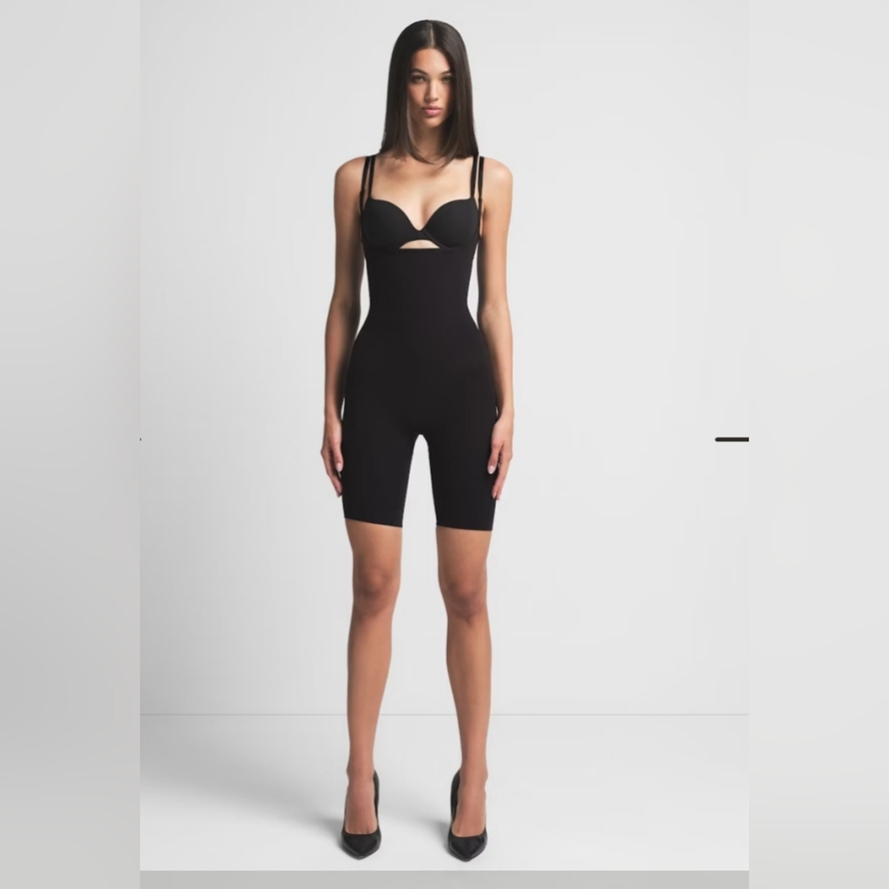 SKIMS Women's Clay Push-Up Butt Enhancing Padded Mid Thigh Bodysuit Size M